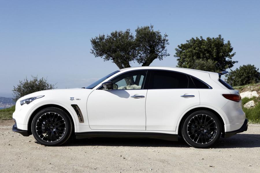  Infiniti FX50 S Sebastian Vettel Edition 2011 года  (фото 9 из 74)